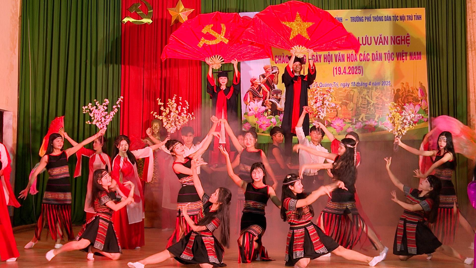 Giao lưu văn nghệ chào mừng ngày văn hóa các dân tộc Việt Nam