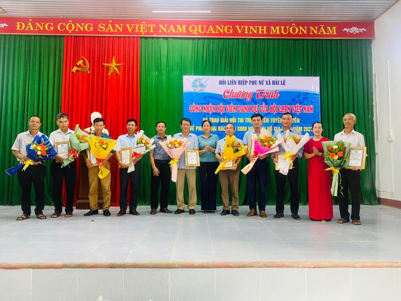 Hội LHPN xã Hải Lệ công nhận hội viên danh dự của Hội LHPN Việt Nam và trao giải tuyên truyền về...